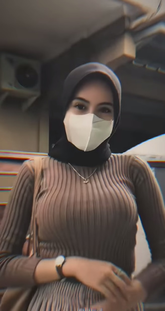 looking makes it hot_66