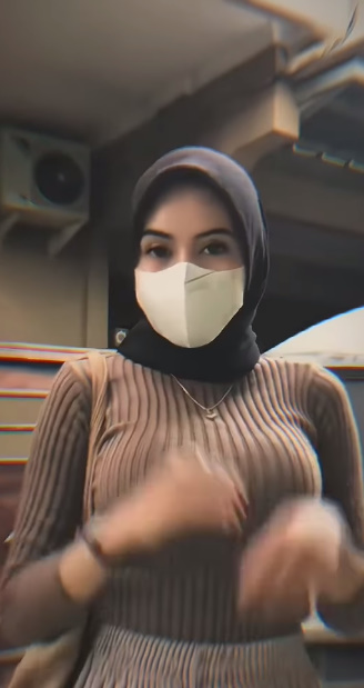 looking makes it hot_66