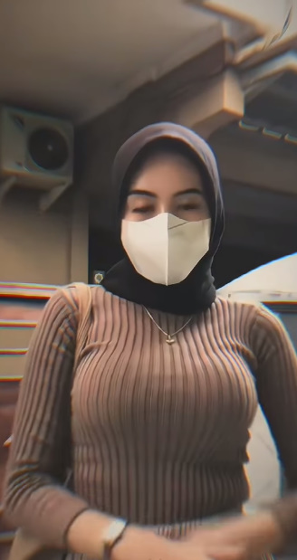 looking makes it hot_66