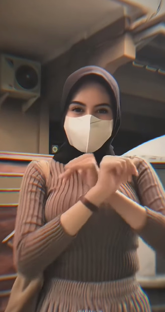 looking makes it hot_66