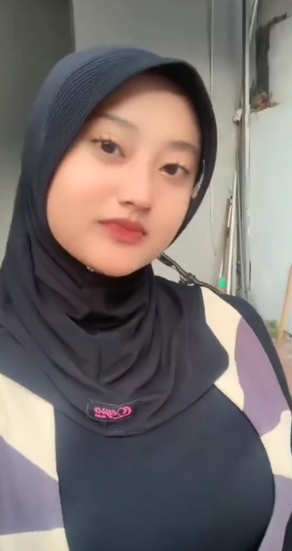 looking makes it hot_66