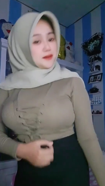 looking makes it hot_66