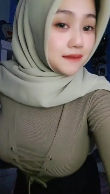 looking makes it hot_66