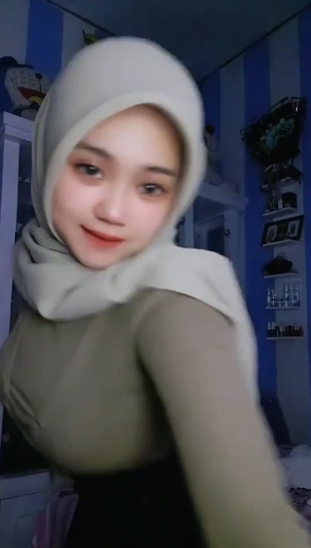 looking makes it hot_66