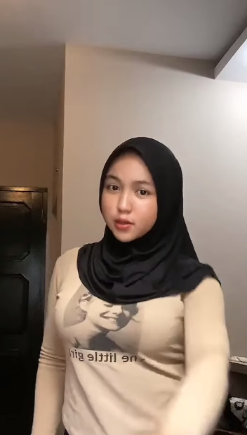 looking makes it hot_66