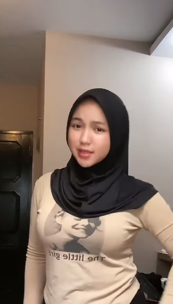 looking makes it hot_66