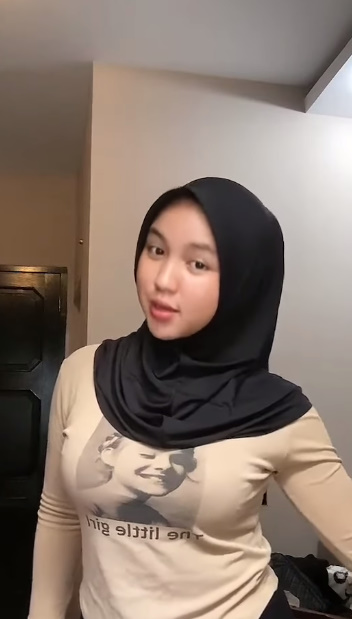 looking makes it hot_66