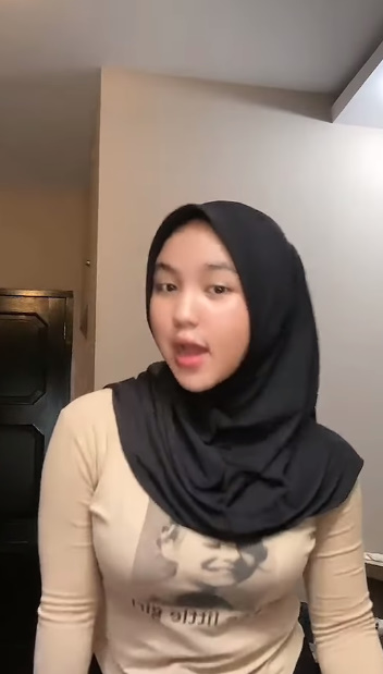 looking makes it hot_66