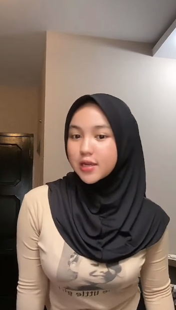 looking makes it hot_66