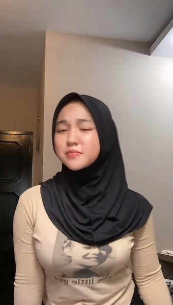 looking makes it hot_66