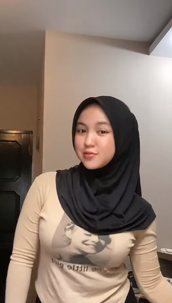 looking makes it hot_66