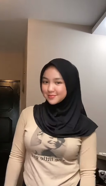 looking makes it hot_66