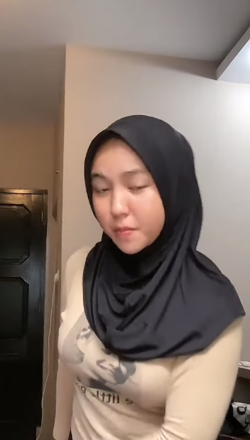 looking makes it hot_66