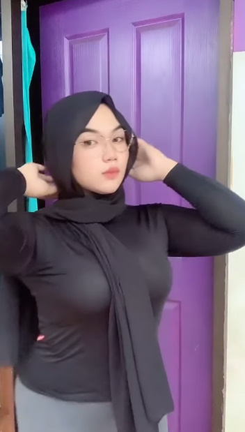 looking makes it hot_66