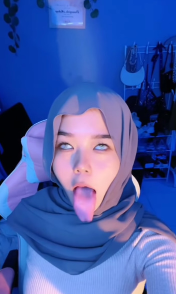 looking makes it hot_66