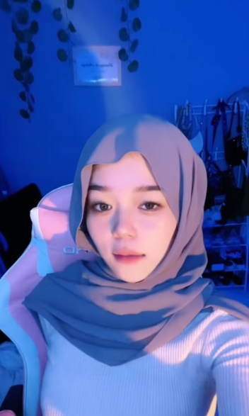 looking makes it hot_66