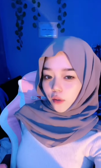 looking makes it hot_66