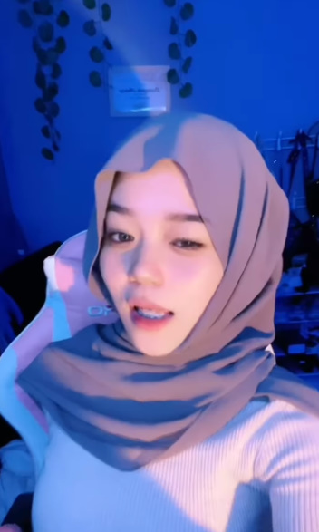 looking makes it hot_66