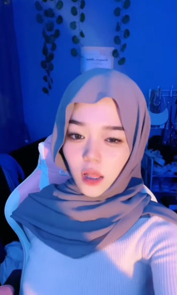 looking makes it hot_66