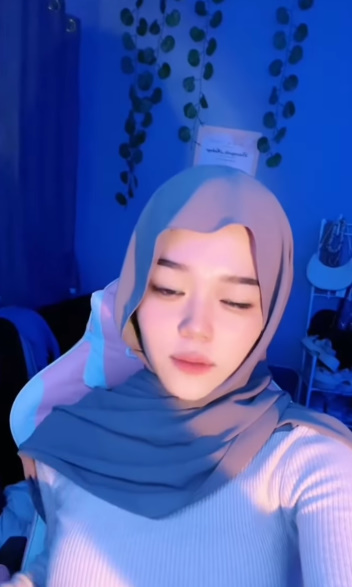 looking makes it hot_66