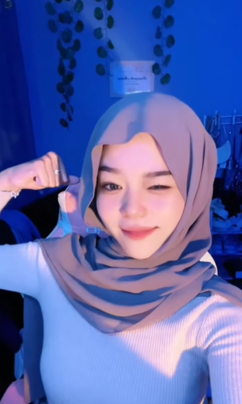 looking makes it hot_66