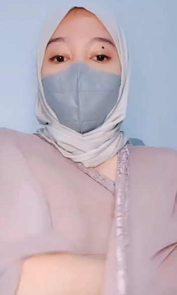 looking makes it hot_66