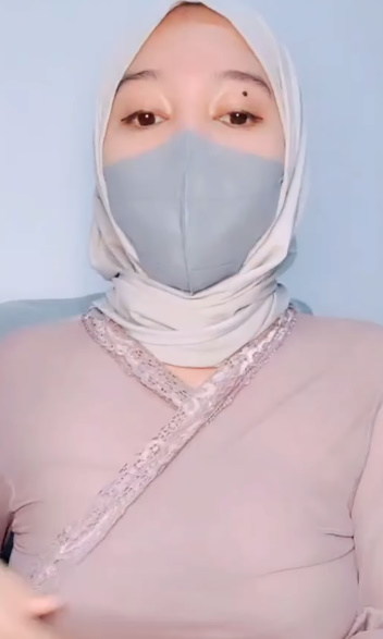 looking makes it hot_66