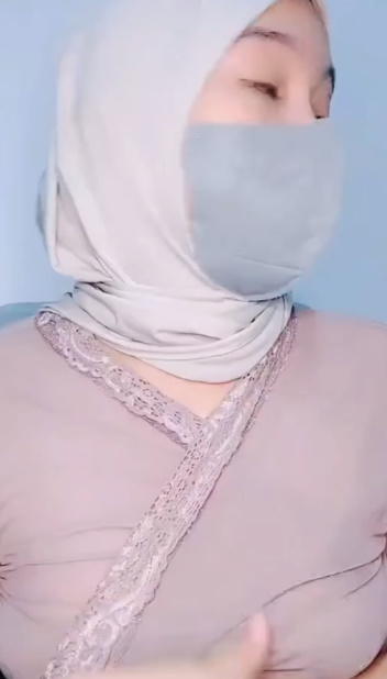 looking makes it hot_66