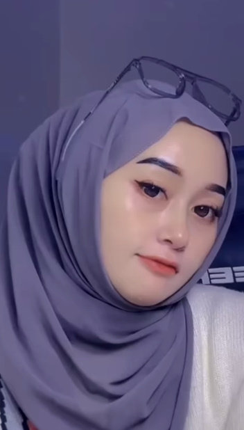 looking makes it hot_66