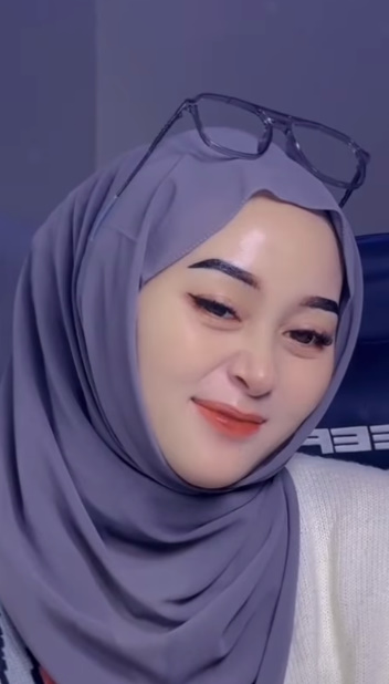 looking makes it hot_66