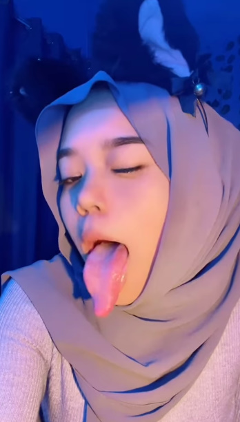 looking makes it hot_66