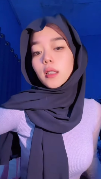 looking makes it hot_66