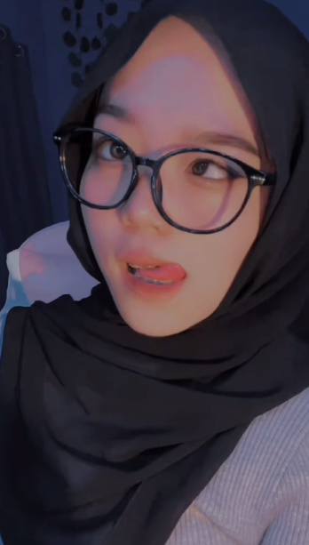 looking makes it hot_66