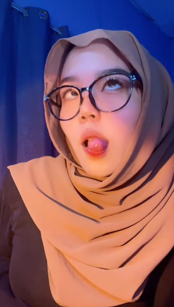 looking makes it hot_66