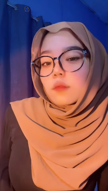 looking makes it hot_66