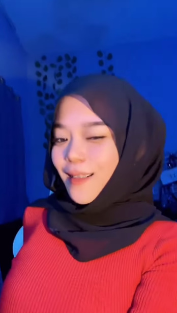 looking makes it hot_66