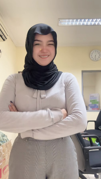 looking makes it hot_66