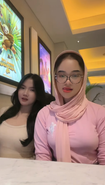 looking makes it hot_66