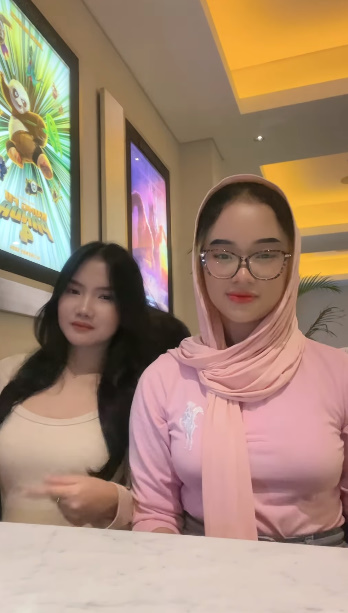 looking makes it hot_66