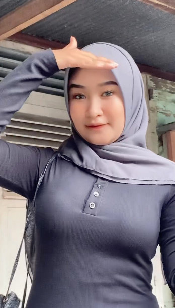 looking makes it hot_66