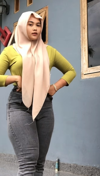 looking makes it hot_66