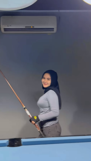 looking makes it hot_66