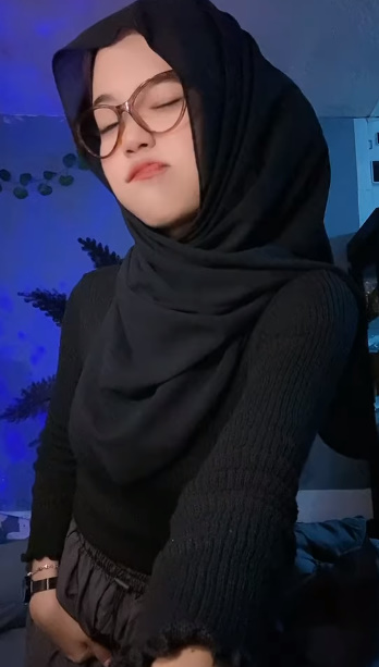 looking makes it hot_66