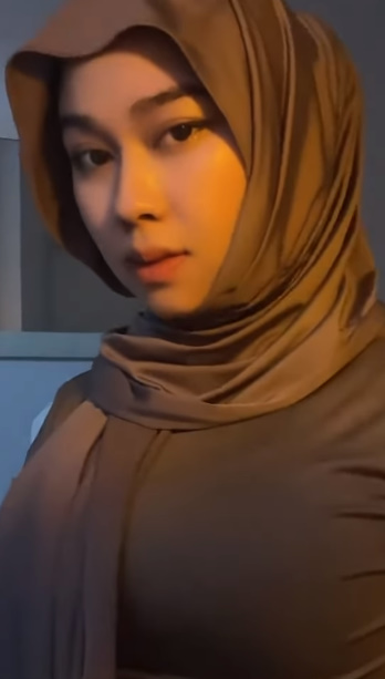 looking makes it hot_66