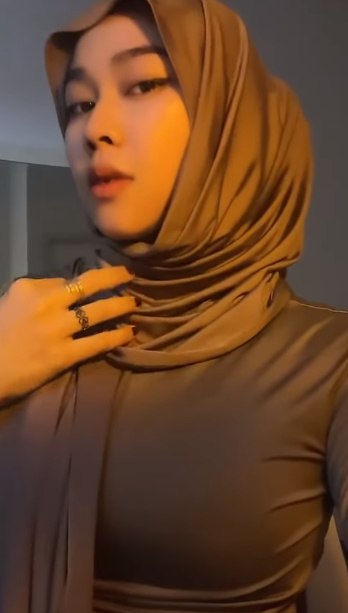 looking makes it hot_66