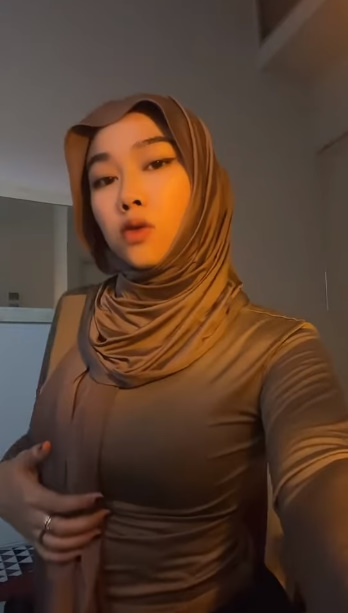 looking makes it hot_66