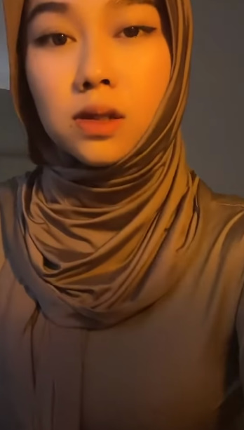 looking makes it hot_66