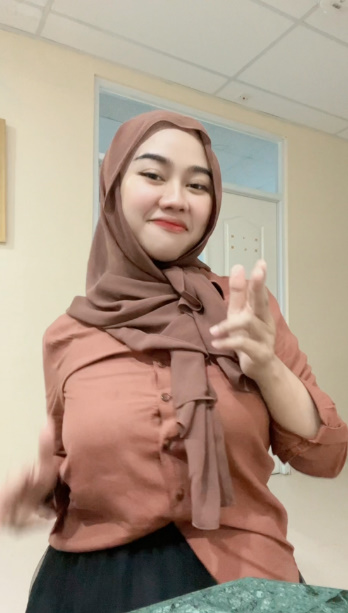 looking makes it hot_66