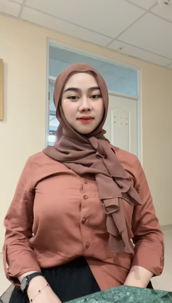 looking makes it hot_66