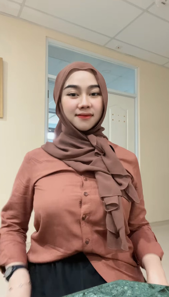 looking makes it hot_66